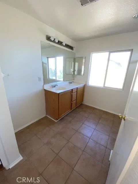 13525 Silversand, Victorville, California 92394 home-pic-7