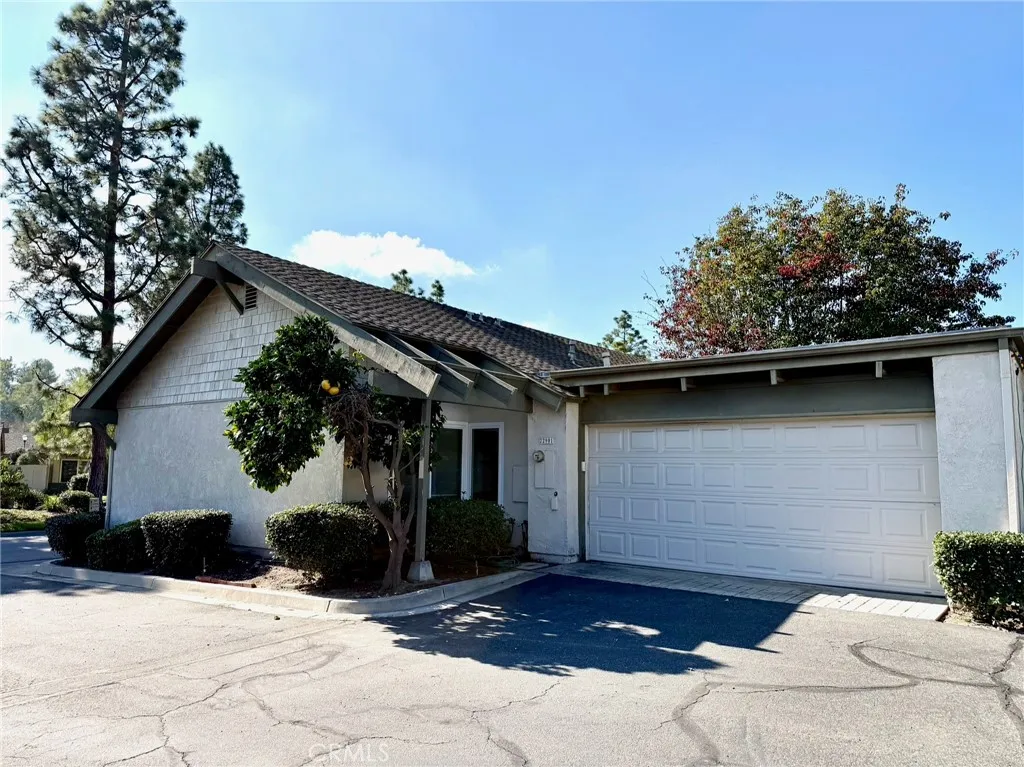 22901 Caminito Flores 130, Laguna Hills, California 92653 home-pic-1