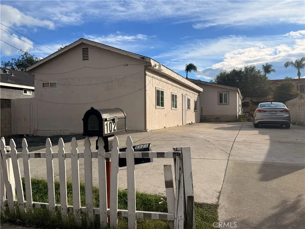 1240 E Street, Corona, California 92882 home-pic-4