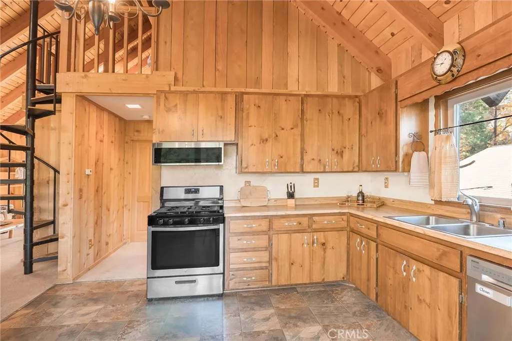 1200 Minton Drive, Big Bear City, California 92314 home-pic-26