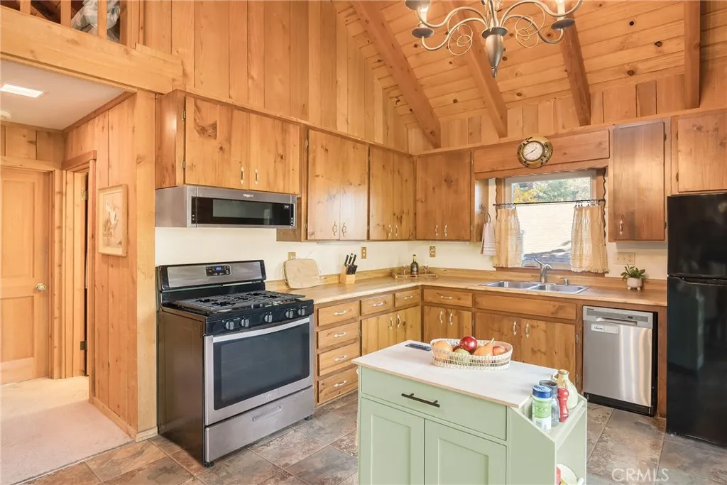 1200 Minton Drive, Big Bear City, California 92314 home-pic-25