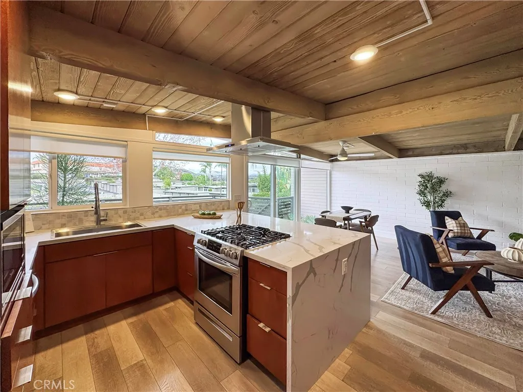 210 Del Gado, San Clemente, California 92672 home-pic-6