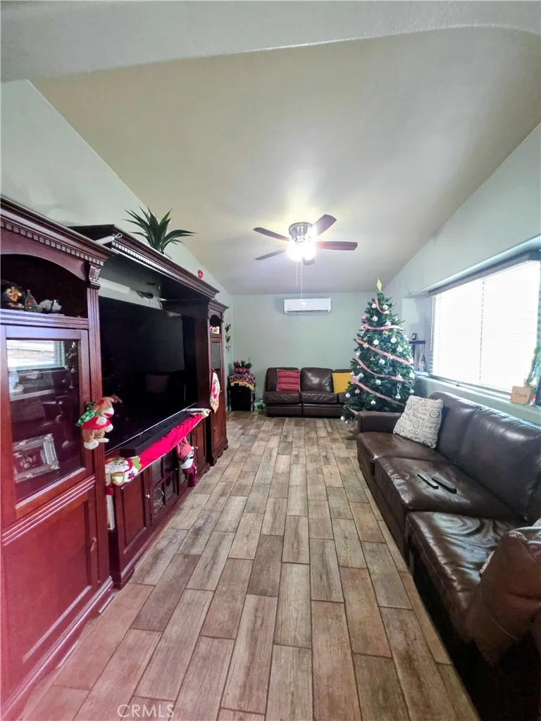 9321 Sabina Avenue, Hesperia, California 92345 home-pic-4