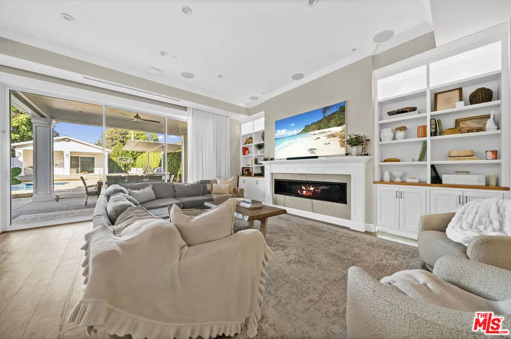 12345 Huston Street, Valley Village, California 91607 home-pic-10