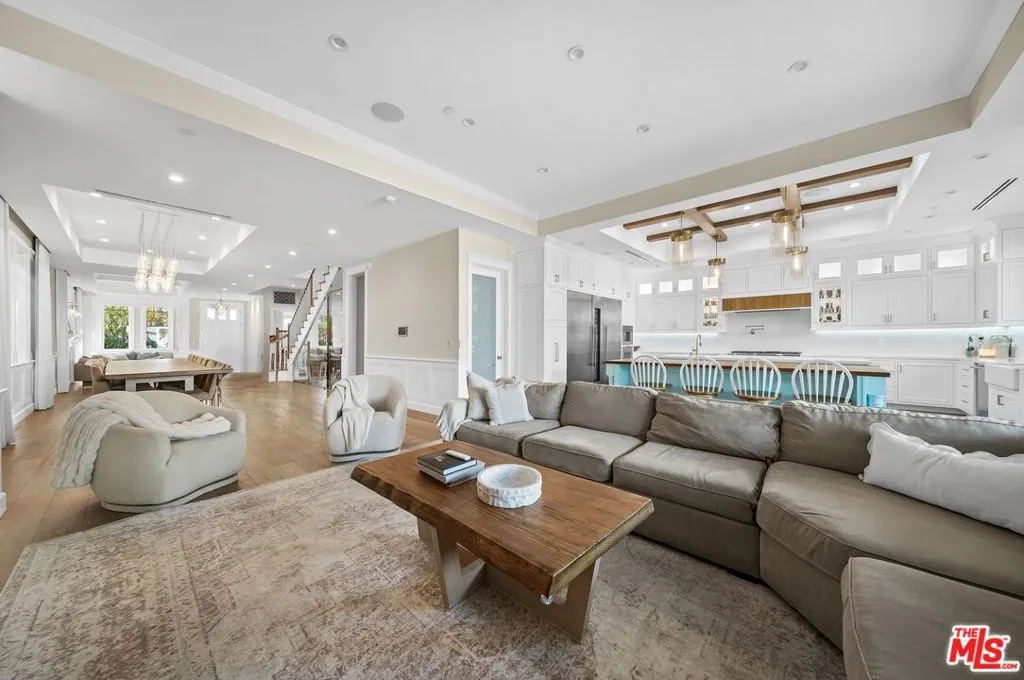 12345 Huston Street, Valley Village, California 91607 home-pic-11