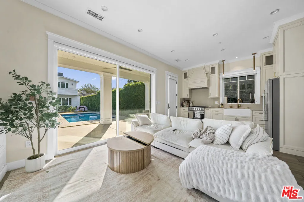 12345 Huston Street, Valley Village, California 91607 home-pic-29