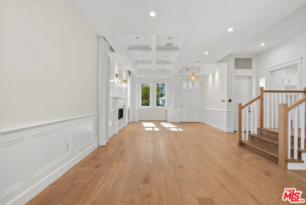 12345 Huston Street, Valley Village, California 91607 home-pic-3