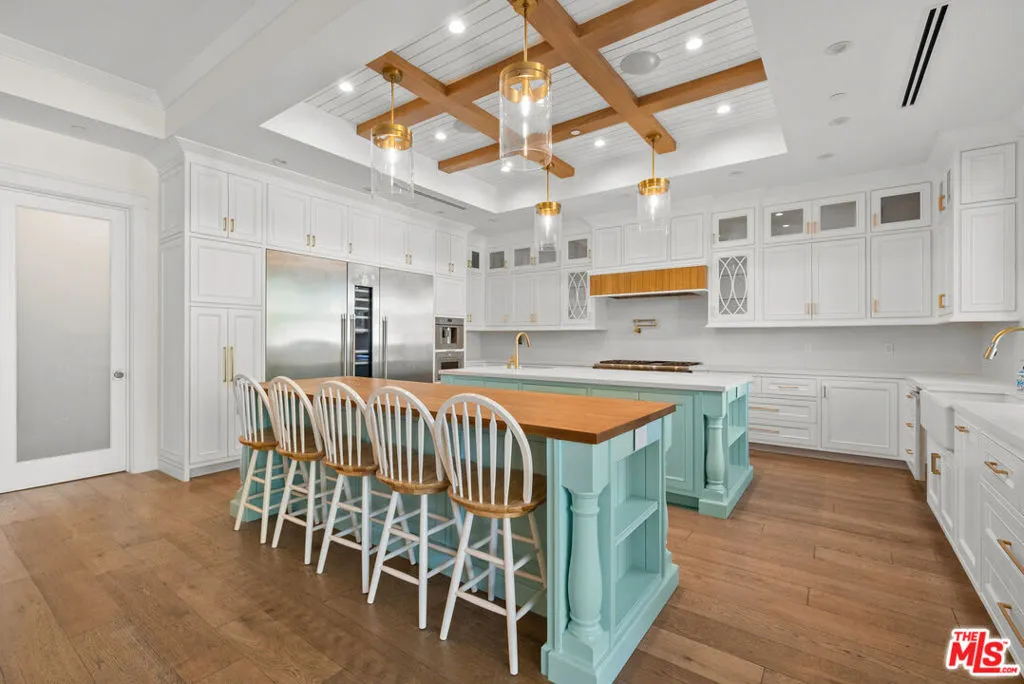 12345 Huston Street, Valley Village, California 91607 home-pic-7