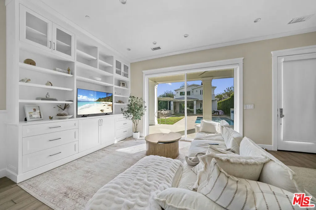12345 Huston Street, Valley Village, California 91607 home-pic-28