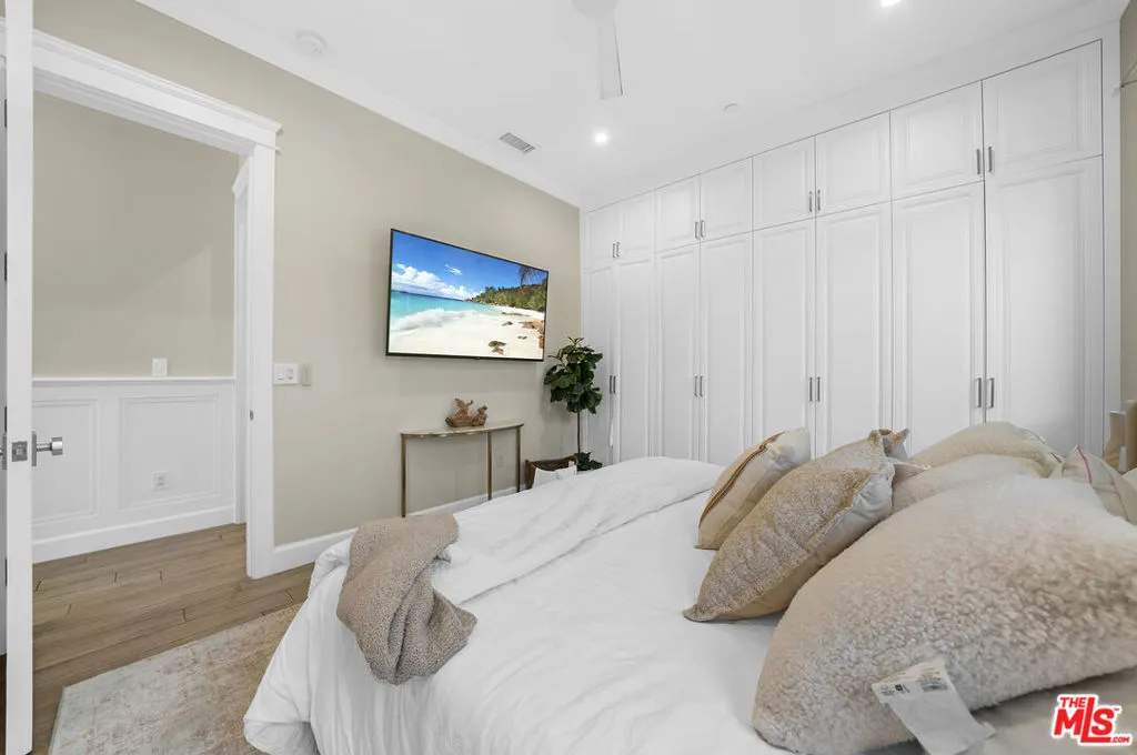 12345 Huston Street, Valley Village, California 91607 home-pic-27