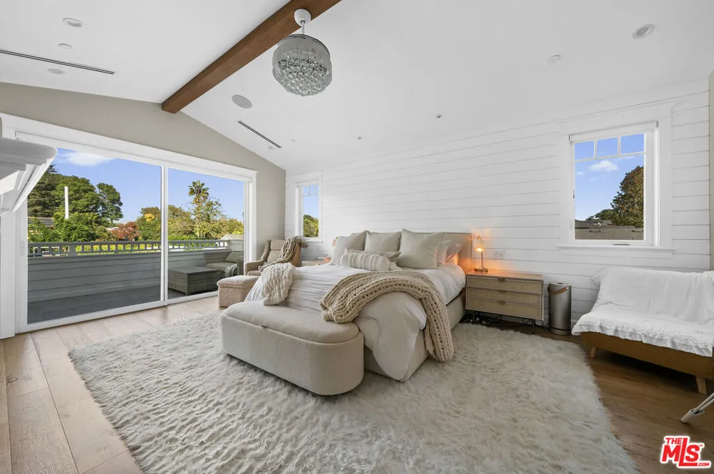 12345 Huston Street, Valley Village, California 91607 home-pic-22