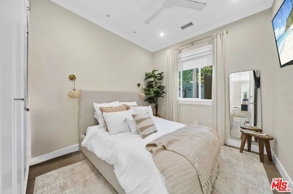 12345 Huston Street, Valley Village, California 91607 home-pic-25