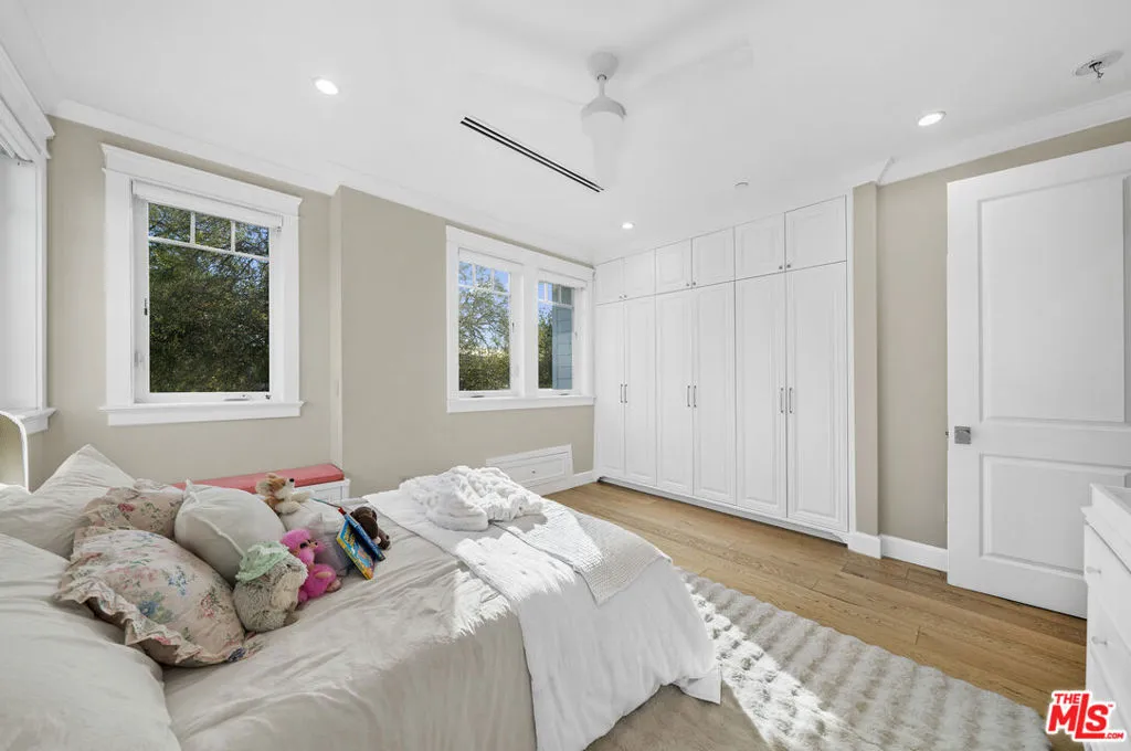 12345 Huston Street, Valley Village, California 91607 home-pic-20