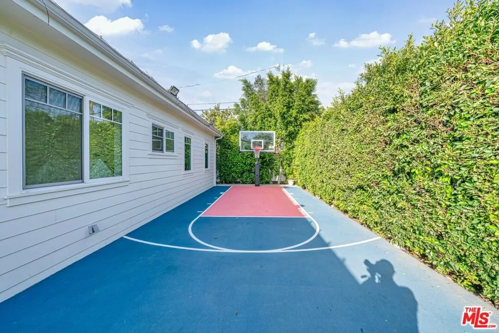 12345 Huston Street, Valley Village, California 91607 home-pic-38
