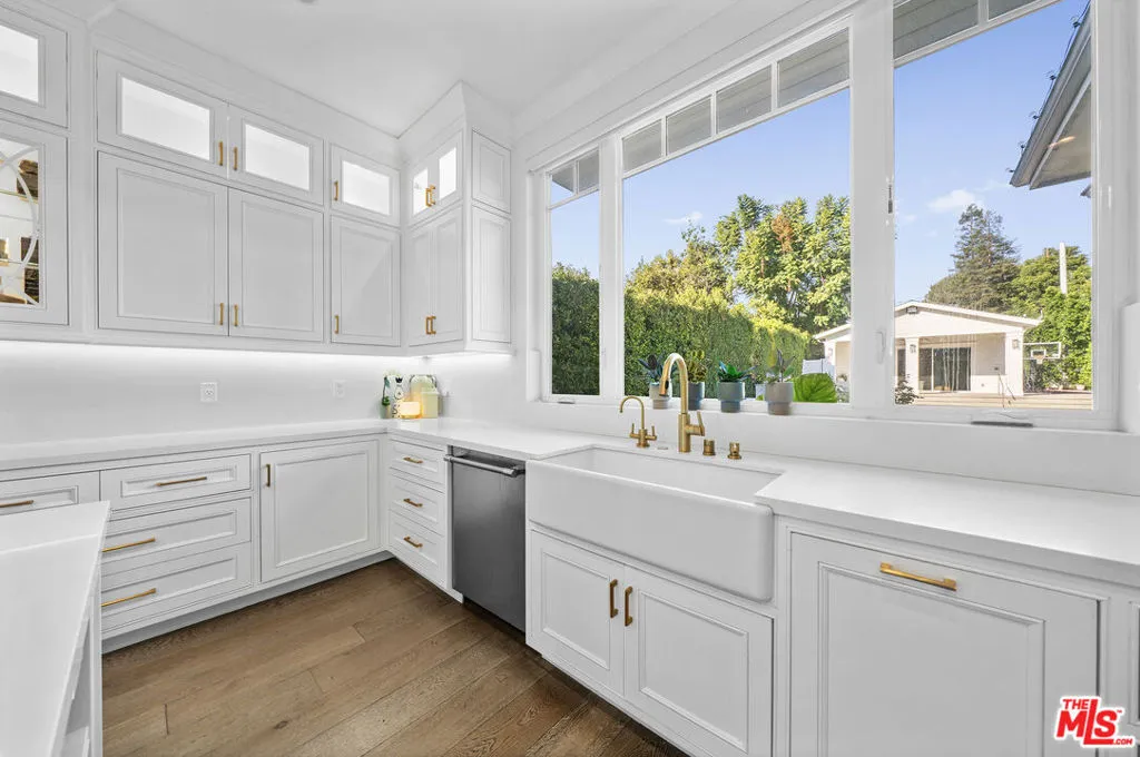 12345 Huston Street, Valley Village, California 91607 home-pic-8