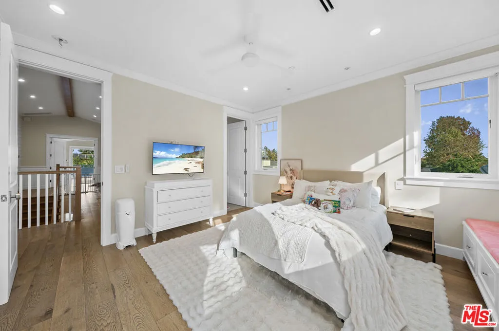 12345 Huston Street, Valley Village, California 91607 home-pic-19