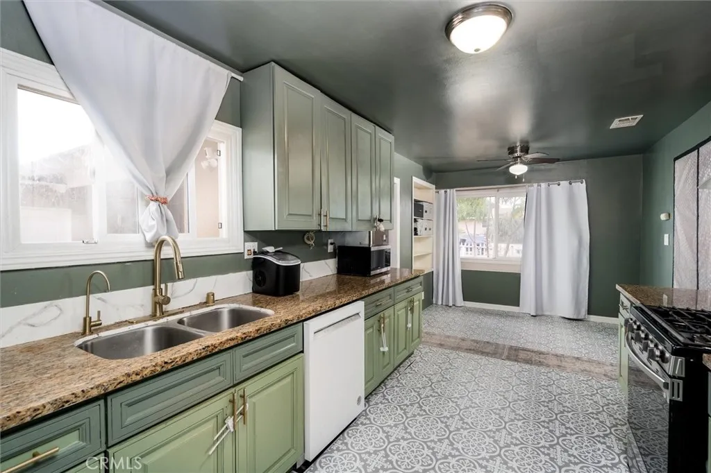 498 Monte Vista, Hemet, California 92544 home-pic-11