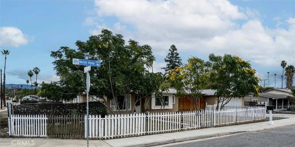 498 Monte Vista, Hemet, California 92544 home-pic-3