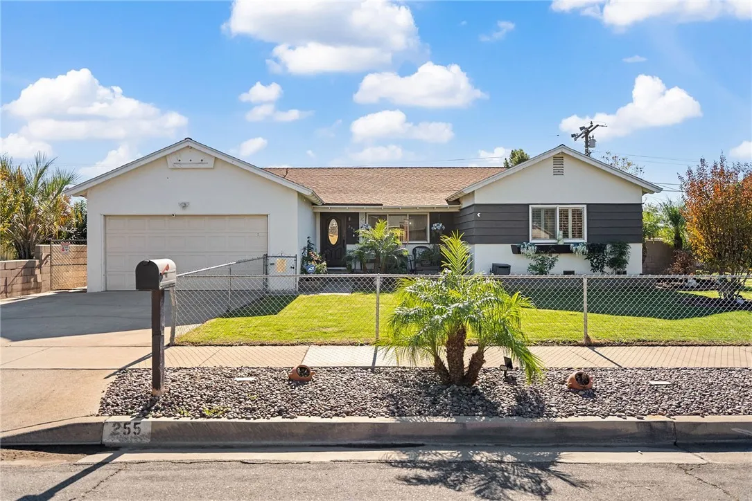 255 W Valencia, Rialto, California 92376 home-pic-2