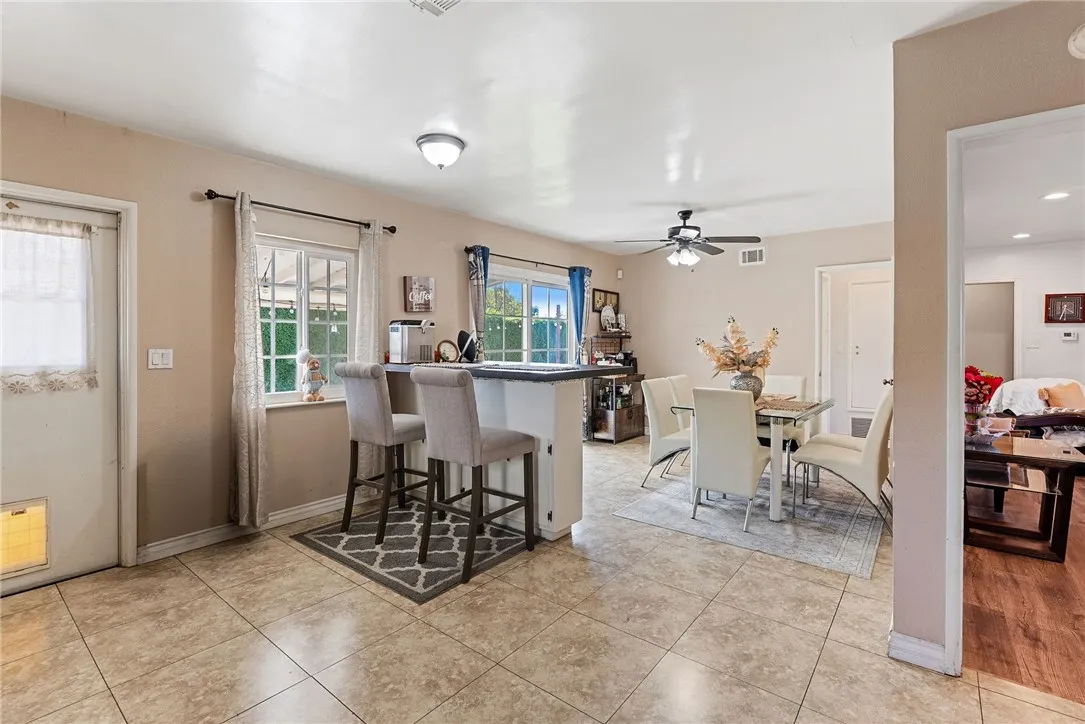 255 W Valencia, Rialto, California 92376 home-pic-11