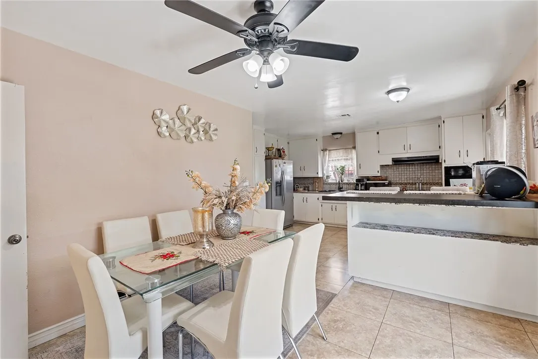 255 W Valencia, Rialto, California 92376 home-pic-33