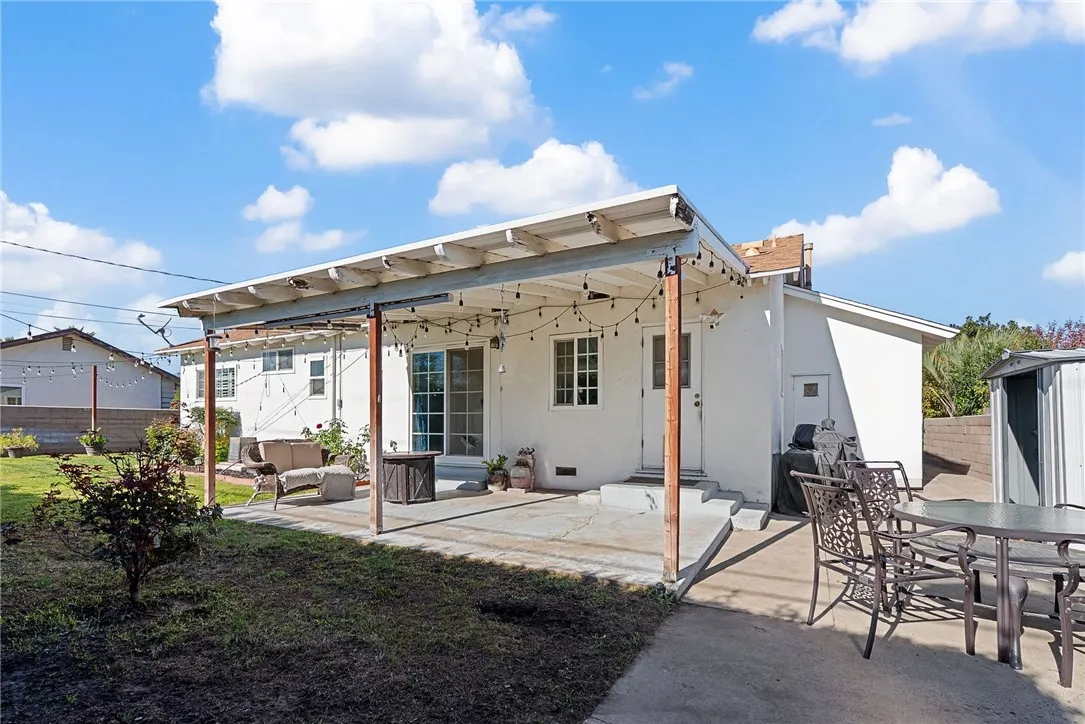 255 W Valencia, Rialto, California 92376 home-pic-21