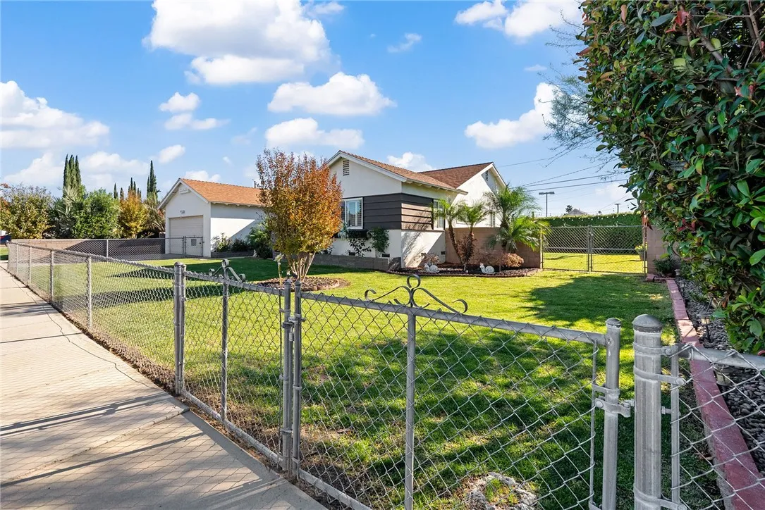 255 W Valencia, Rialto, California 92376 home-pic-1
