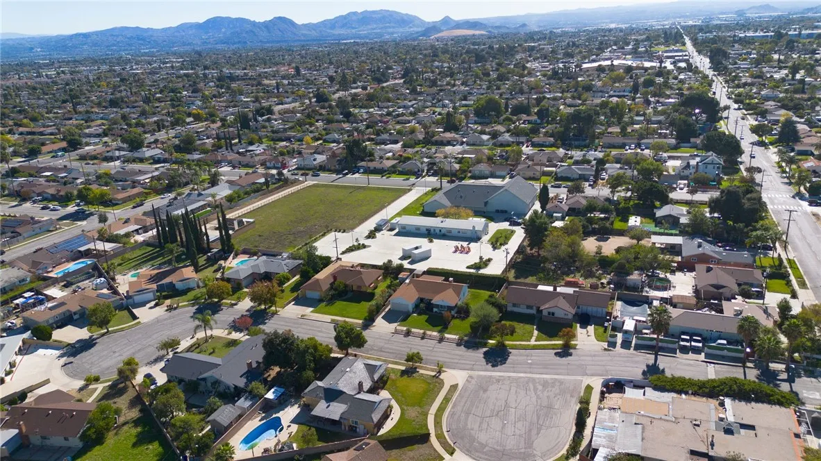 255 W Valencia, Rialto, California 92376 home-pic-32