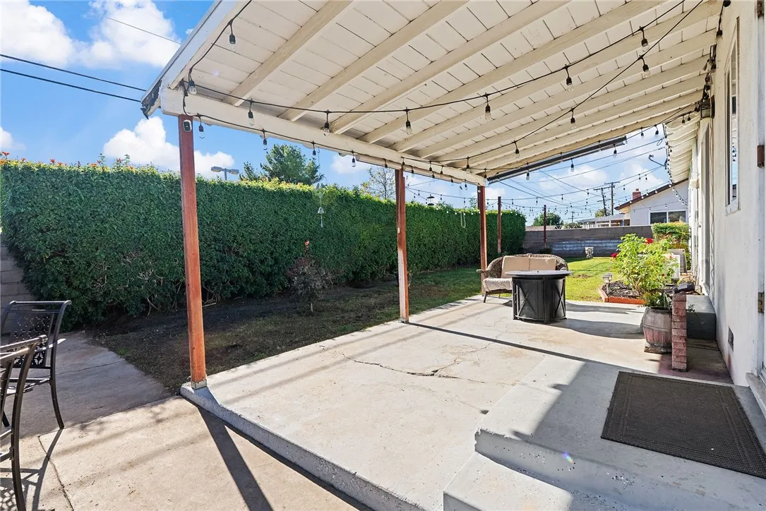 255 W Valencia, Rialto, California 92376 home-pic-22
