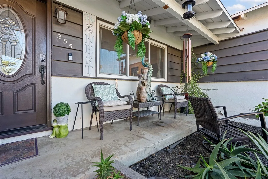 255 W Valencia, Rialto, California 92376 home-pic-20