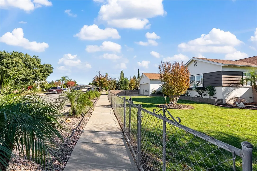 255 W Valencia, Rialto, California 92376 home-pic-29