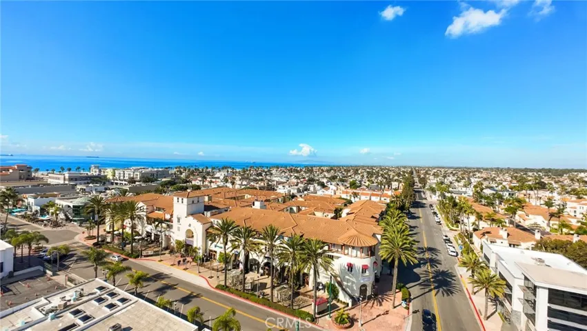 The townhome is located 2 blocks from the Ocean and this side of the complex is located on Main St. where there are shops and restaurants right outside the complex.