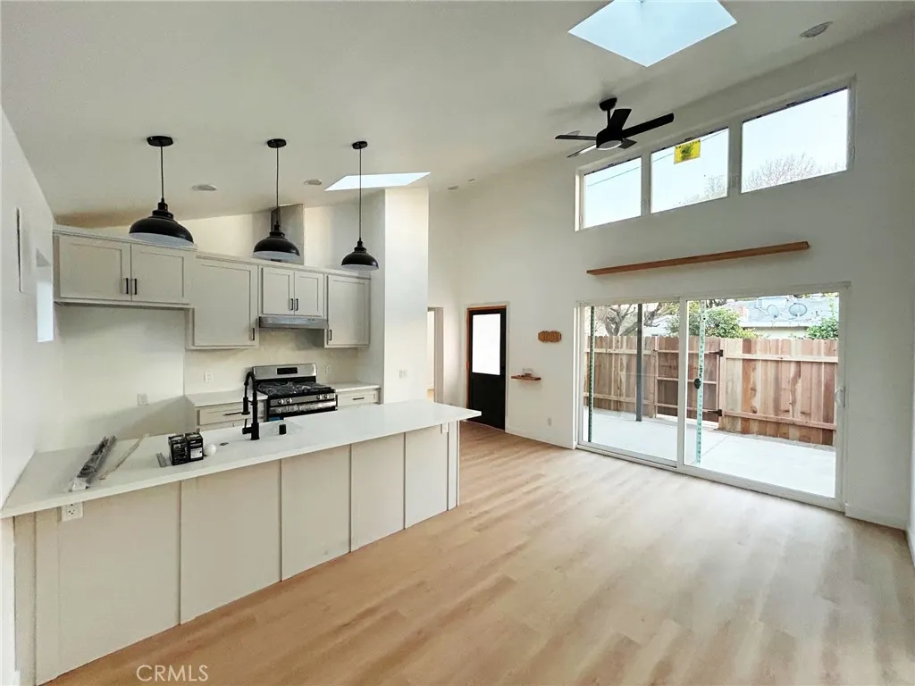 16124 San Fernando Mission Boulevard, Granada Hills, California 91344 home-pic-0