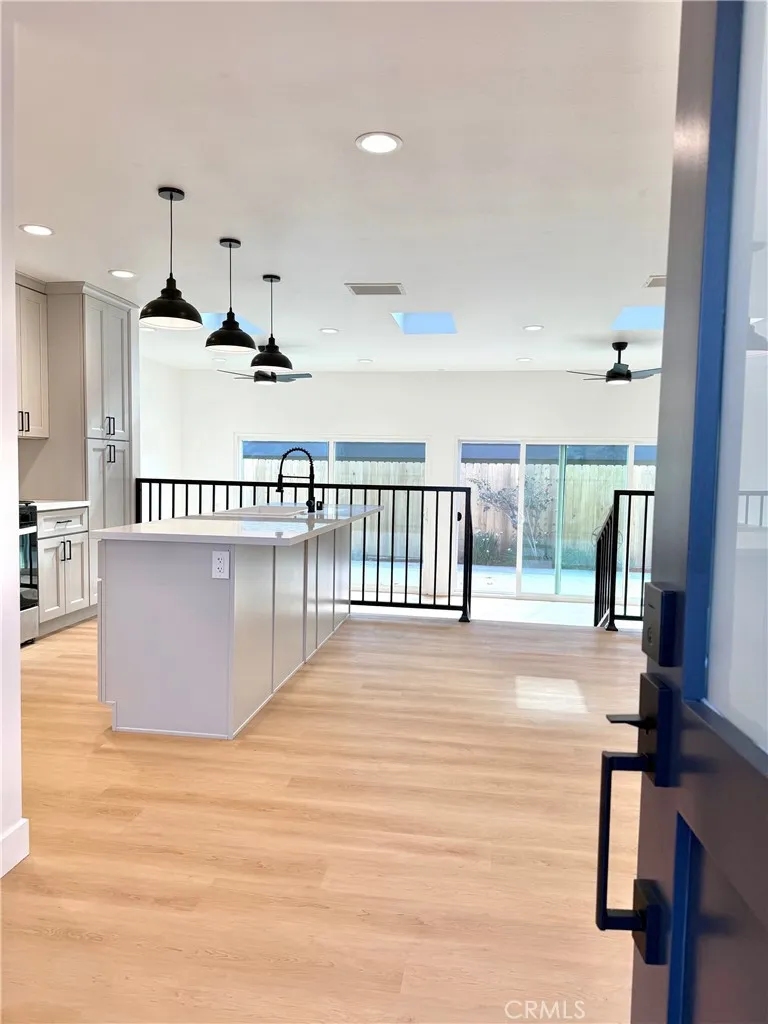 16124 San Fernando Mission Boulevard, Granada Hills, California 91344 home-pic-5