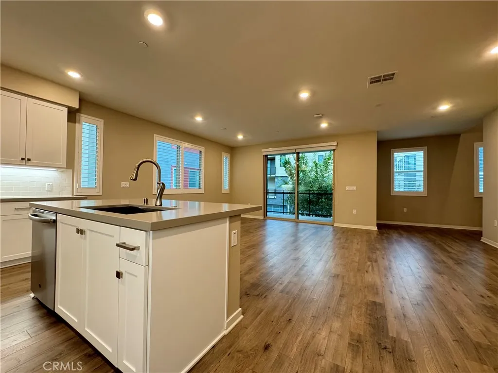 175 Bowery, Irvine, California 92612 home-pic-11