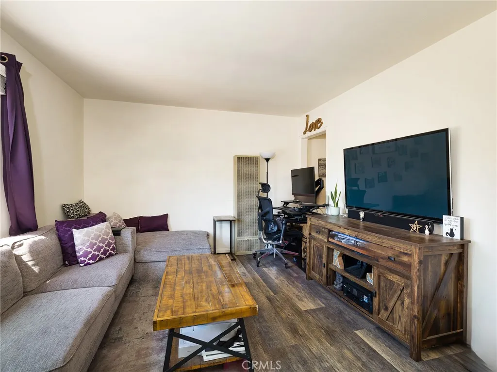 7019 Ramsgate Avenue, Los Angeles, California 90045 home-pic-7