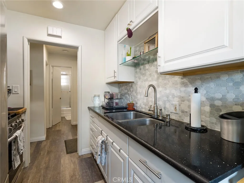 7019 Ramsgate Avenue, Los Angeles, California 90045 home-pic-9