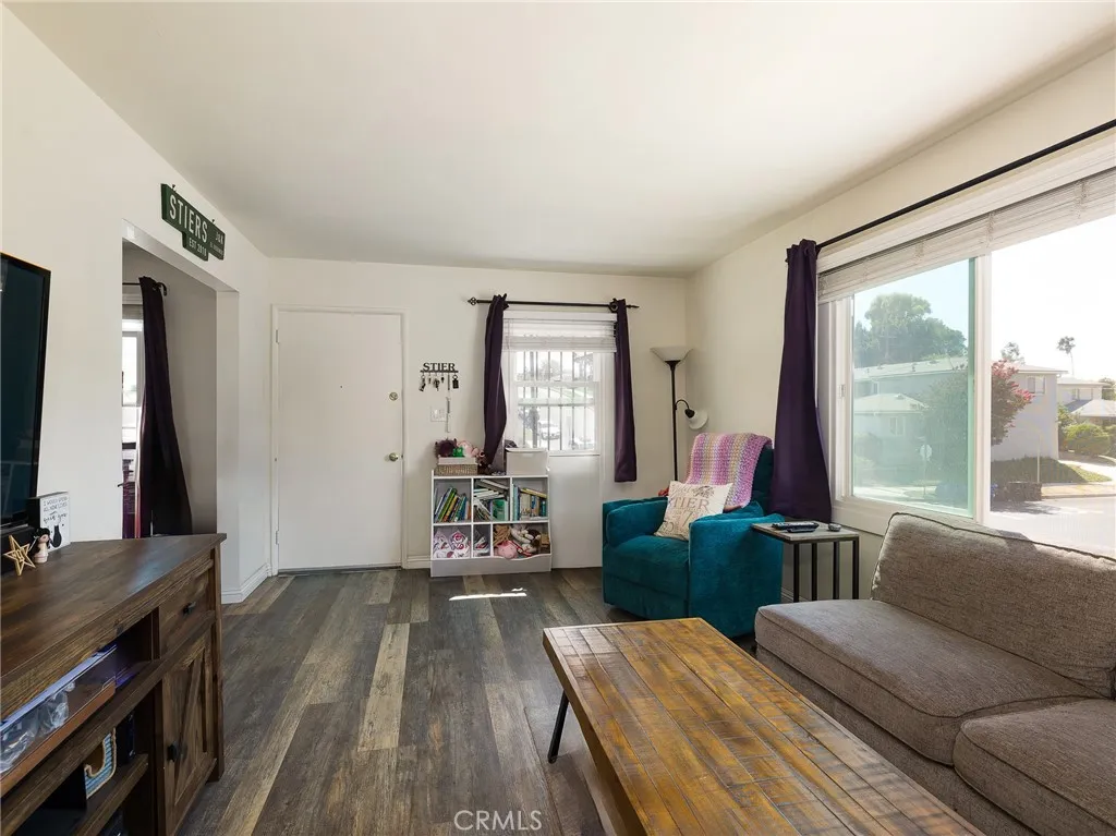 7019 Ramsgate Avenue, Los Angeles, California 90045 home-pic-8