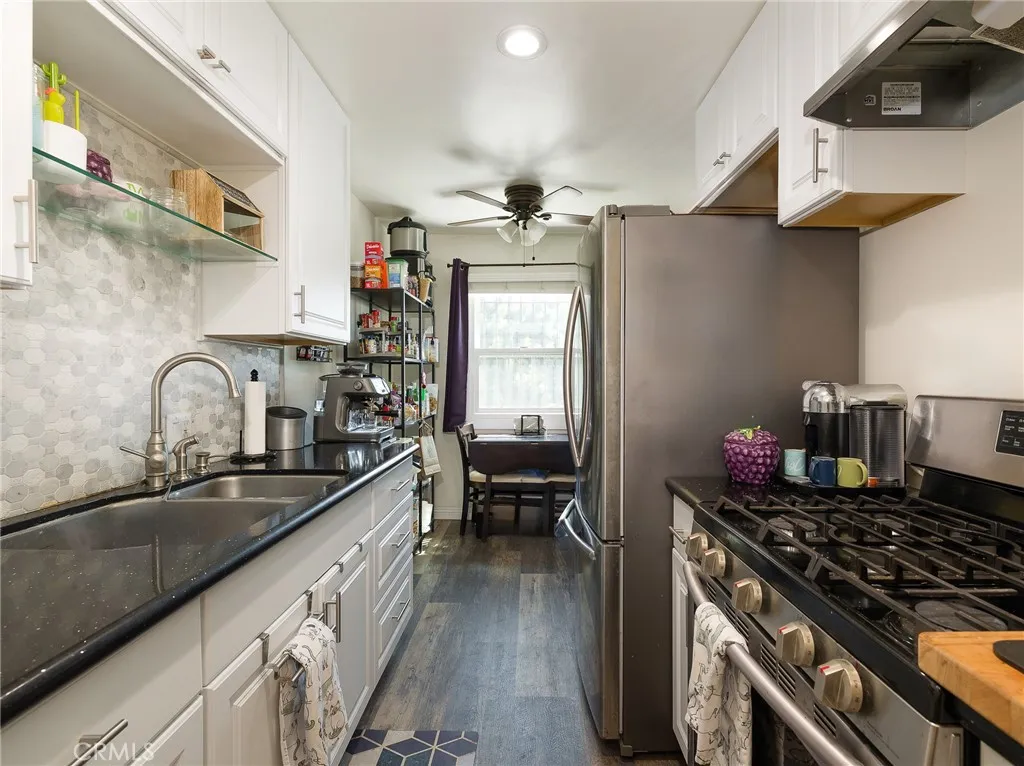 7019 Ramsgate Avenue, Los Angeles, California 90045 home-pic-10
