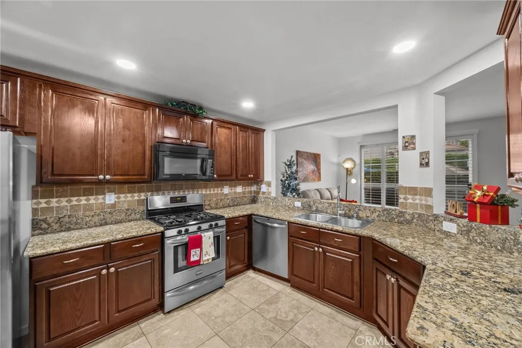 2261 Indigo Hills Drive 3, Corona, California 92879 home-pic-13