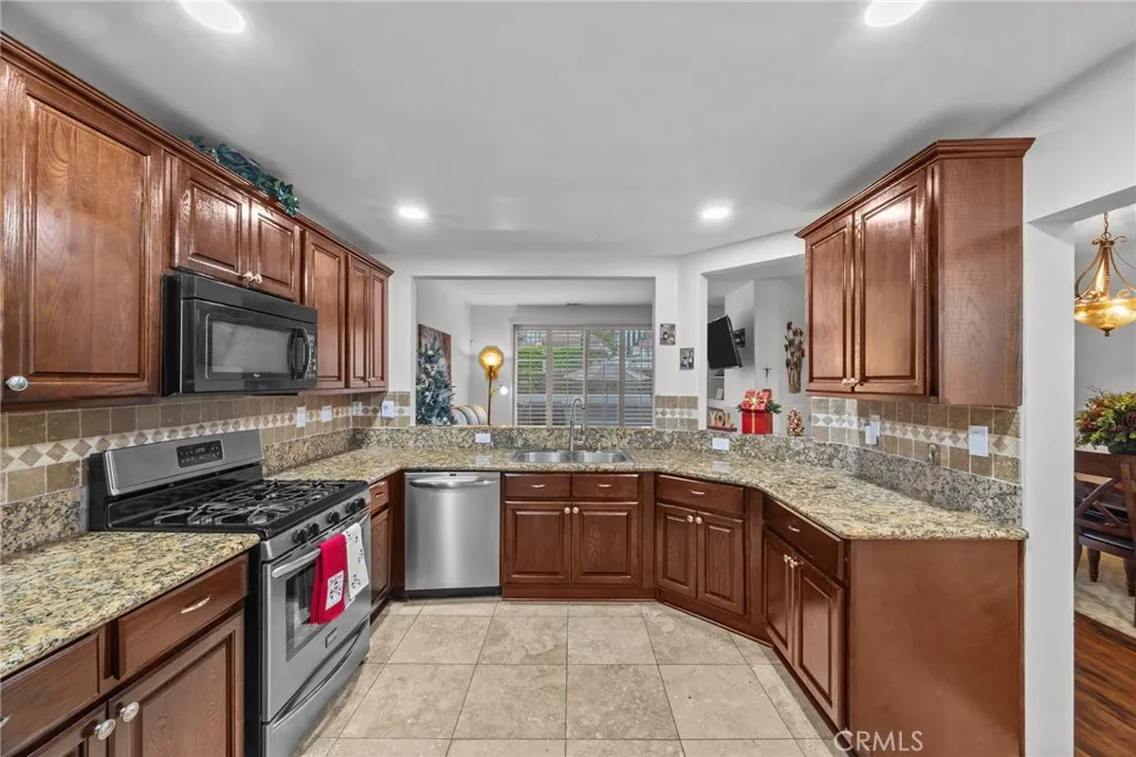 2261 Indigo Hills Drive 3, Corona, California 92879 home-pic-14