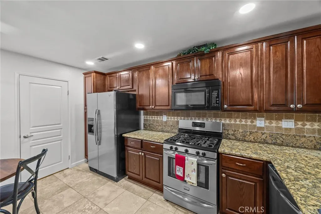 2261 Indigo Hills Drive 3, Corona, California 92879 home-pic-16
