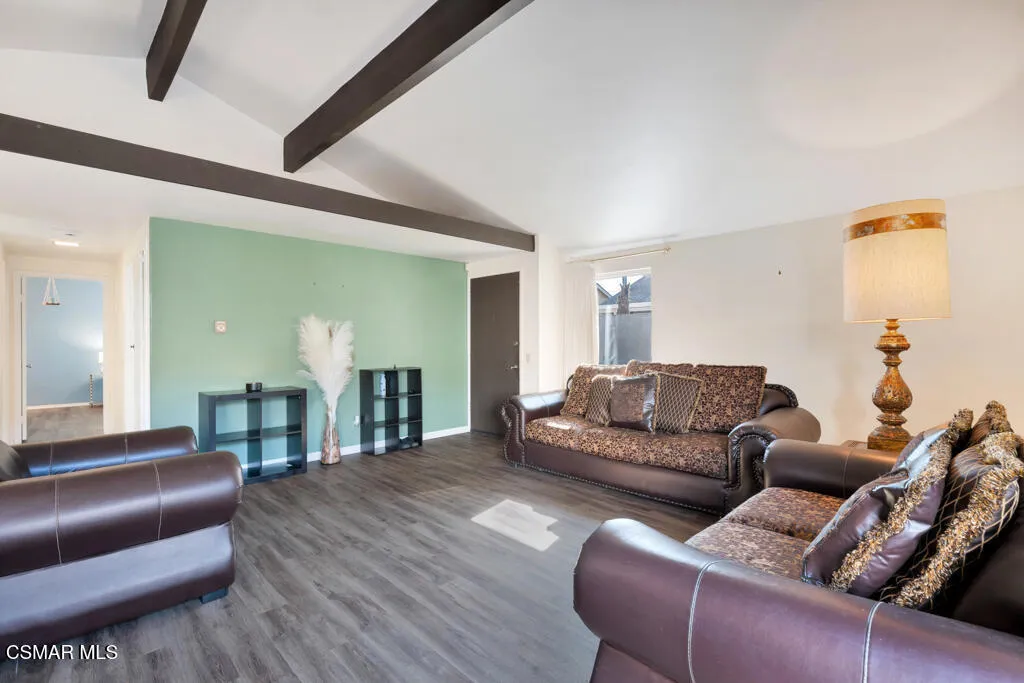 246 W Vineyard Avenue, Oxnard, California 93036 home-pic-3