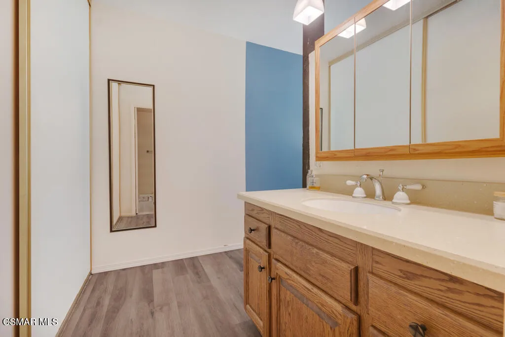 246 W Vineyard Avenue, Oxnard, California 93036 home-pic-21