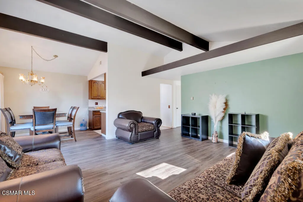 246 W Vineyard Avenue, Oxnard, California 93036 home-pic-4