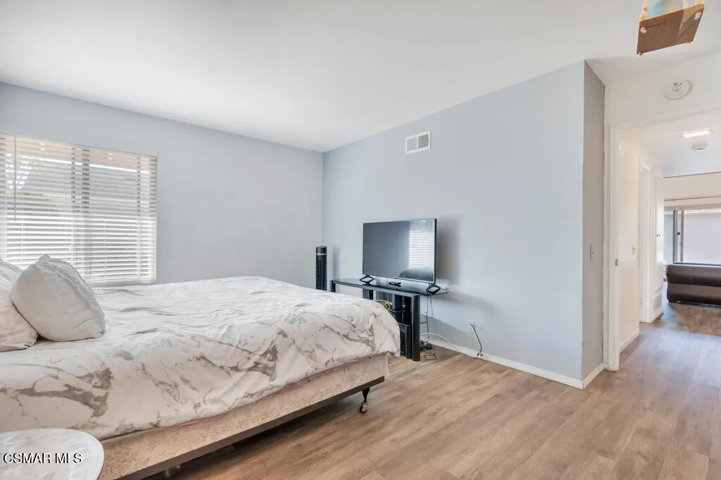 246 W Vineyard Avenue, Oxnard, California 93036 home-pic-17