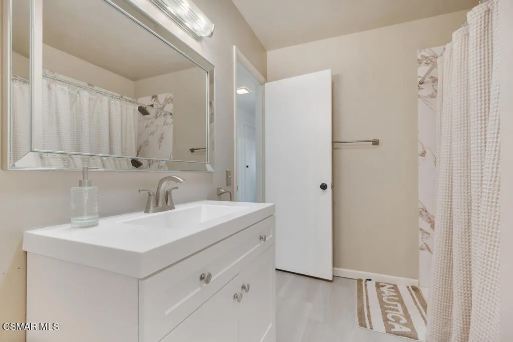 246 W Vineyard Avenue, Oxnard, California 93036 home-pic-22
