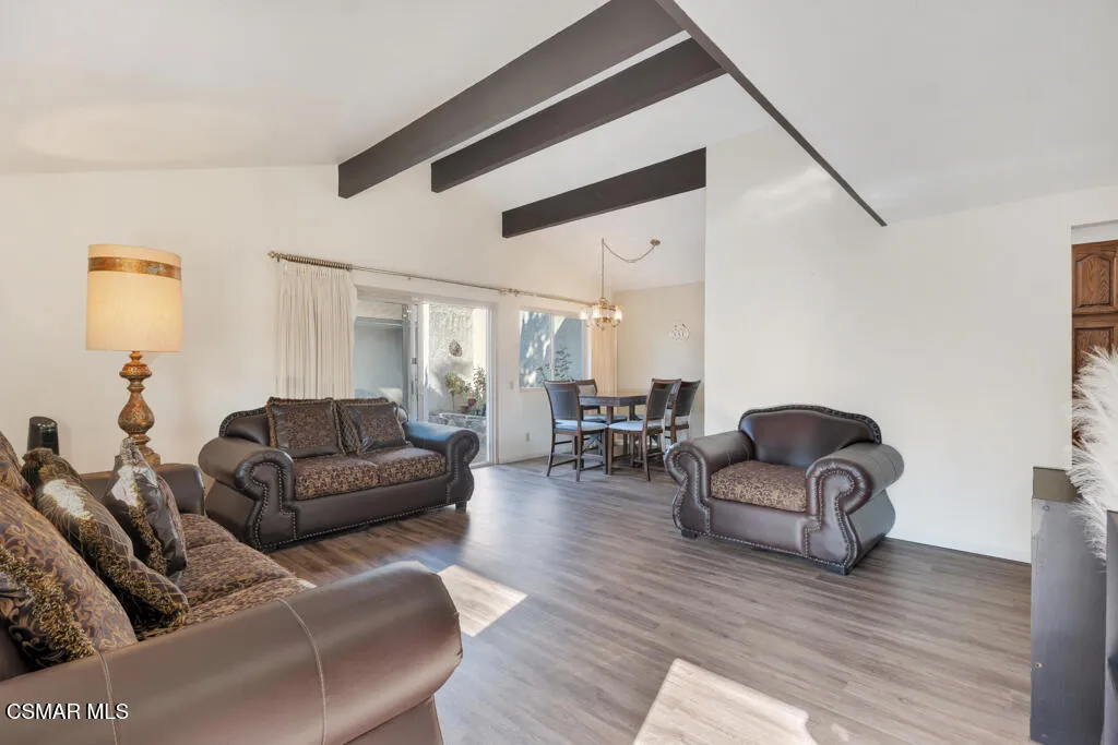 246 W Vineyard Avenue, Oxnard, California 93036 home-pic-2
