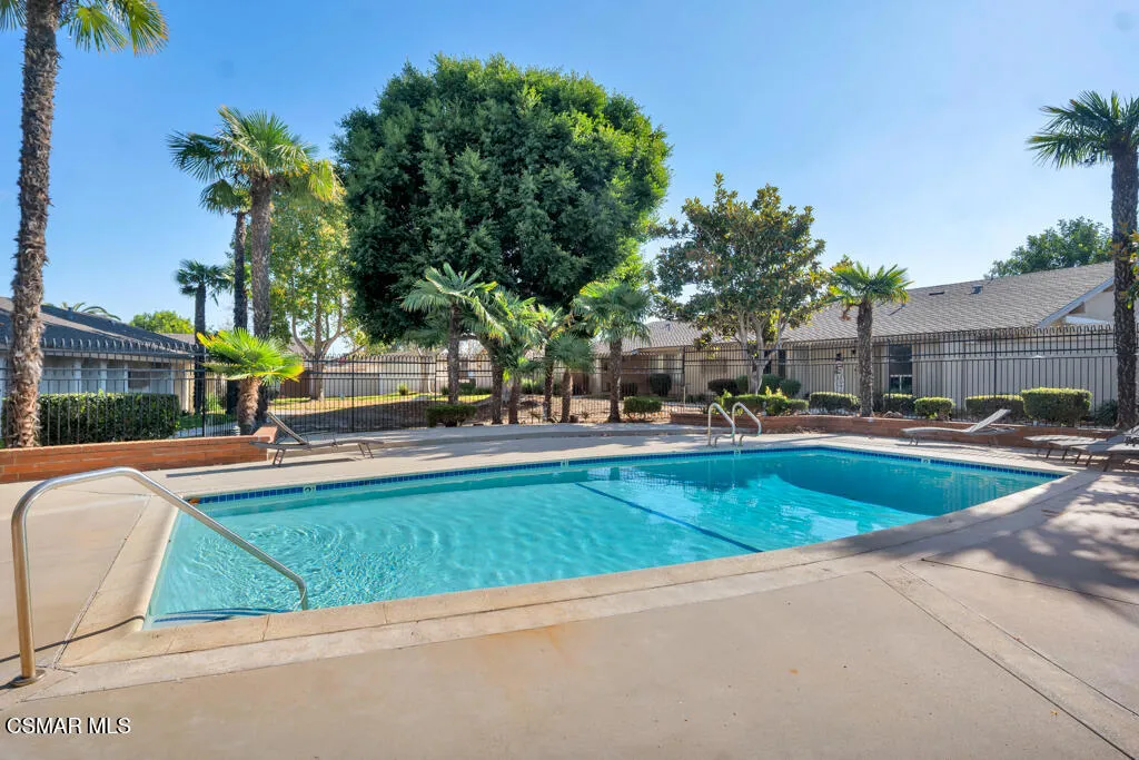 246 W Vineyard Avenue, Oxnard, California 93036 home-pic-26