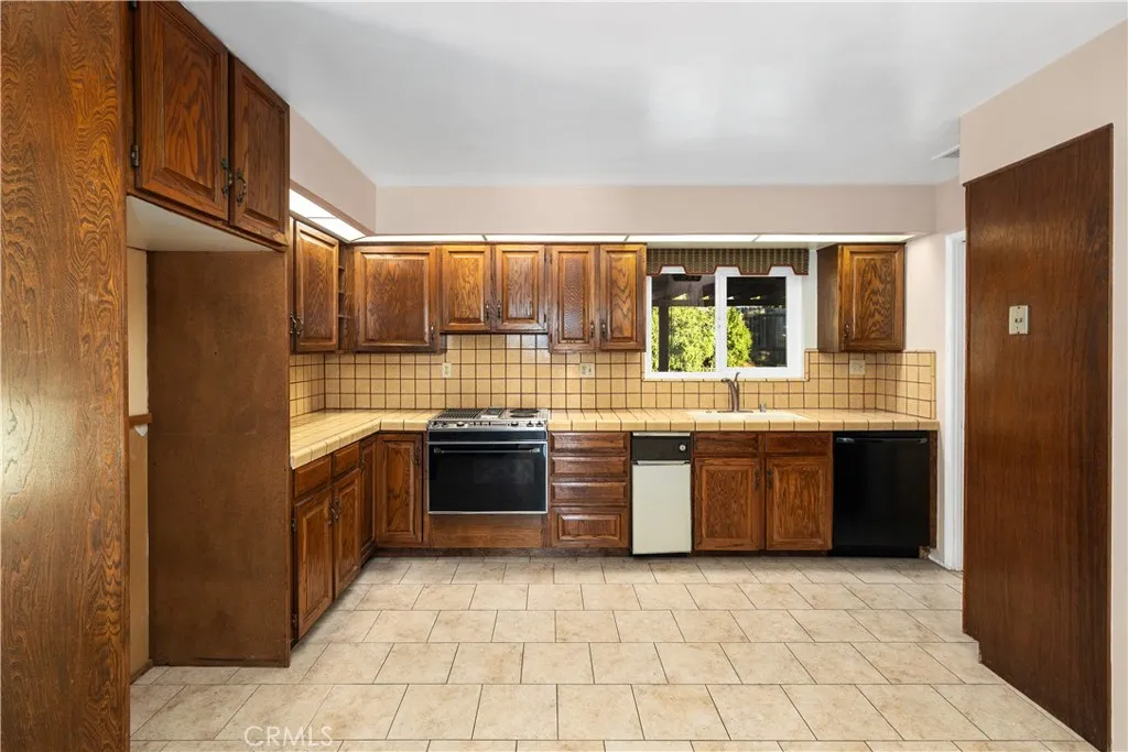 13402 Winthrope Street, Santa Ana, California 92705 home-pic-14